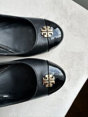 Tory Burch Black Leather Wedge Heels 7.5M Gold Logo Cap